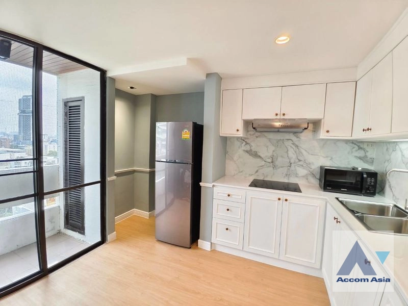  1  2 br Apartment for rent and sale in Sathorn ,Bangkok BTS Surasak at Good Location AA12818