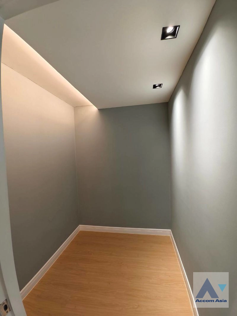 10  2 br Apartment for rent and sale in Sathorn ,Bangkok BTS Surasak at Good Location AA12818