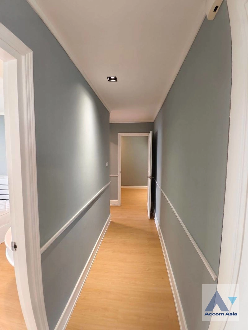 5  2 br Apartment for rent and sale in Sathorn ,Bangkok BTS Surasak at Good Location AA12818