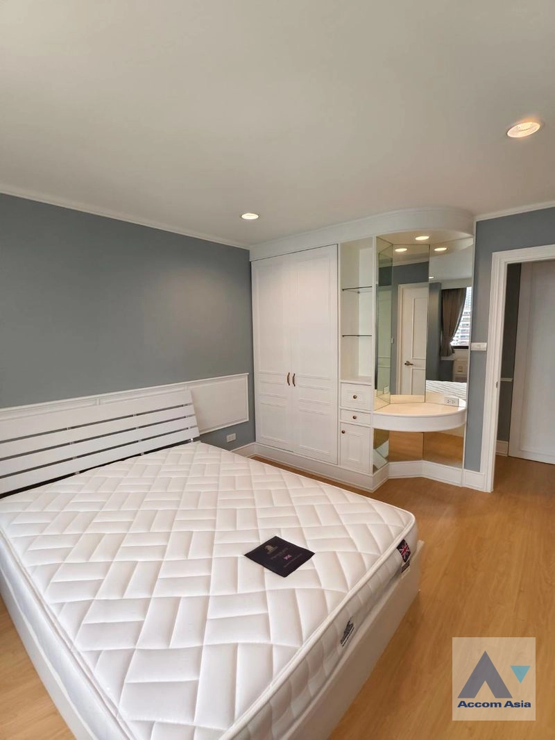 8  2 br Apartment for rent and sale in Sathorn ,Bangkok BTS Surasak at Good Location AA12818