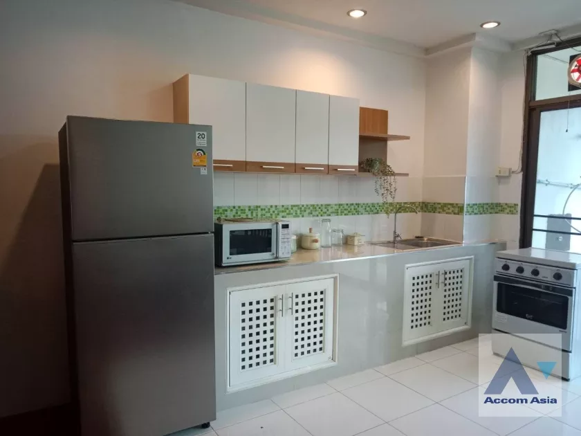  3 Bedrooms  Apartment For Rent in Sukhumvit, Bangkok  near MRT Phetchaburi (AA12819)