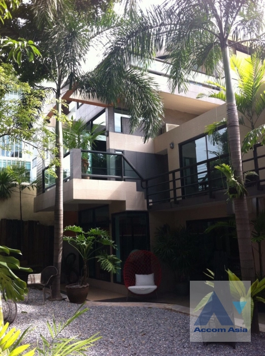  2  5 br House for rent and sale in Ratchadaphisek ,Bangkok  AA12876