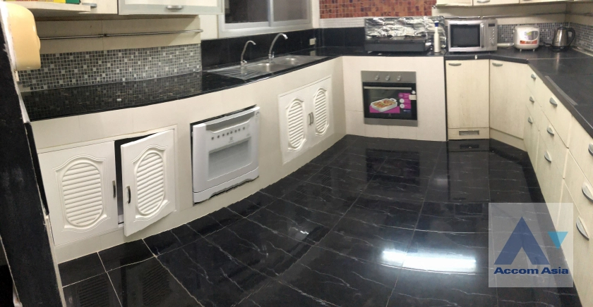 9  5 br House for rent and sale in Ratchadaphisek ,Bangkok  AA12876