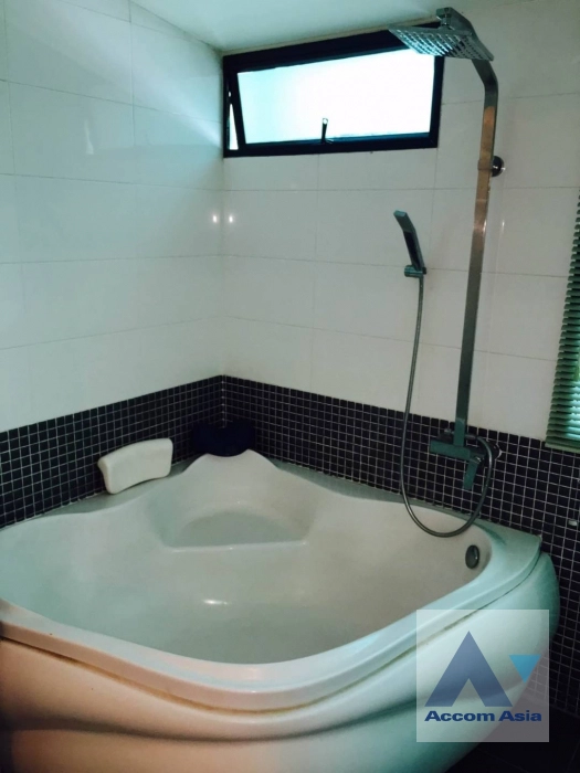 15  5 br House for rent and sale in Ratchadaphisek ,Bangkok  AA12876