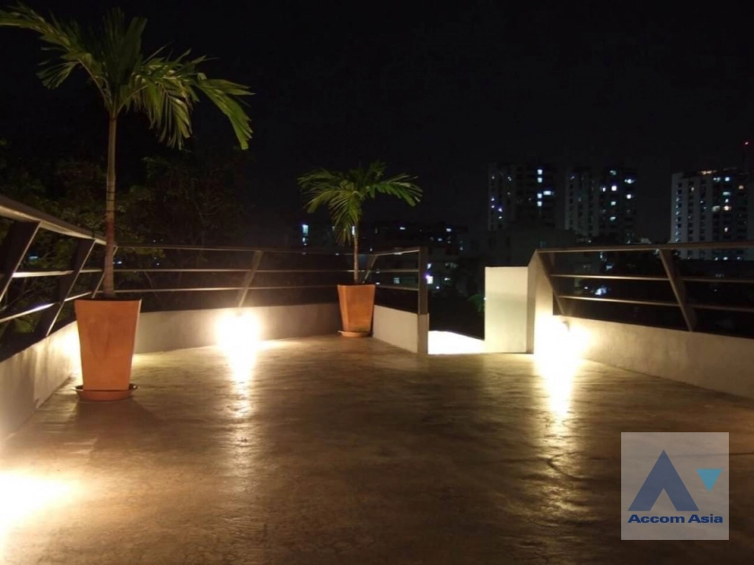 5  5 br House for rent and sale in Ratchadaphisek ,Bangkok  AA12876