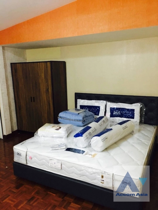 17  5 br House for rent and sale in Ratchadaphisek ,Bangkok  AA12876