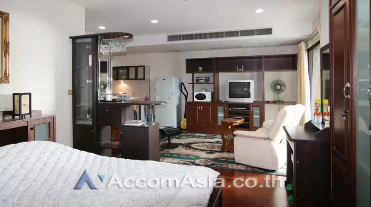  Condominium For Rent in Ploenchit, Bangkok  near BTS Ratchadamri (AA12904)