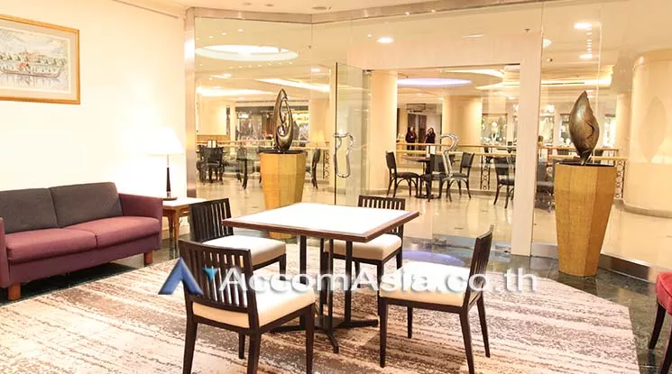  1  Retail / Showroom For Rent in Ploenchit ,Bangkok BTS Chitlom at President Tower AA12945