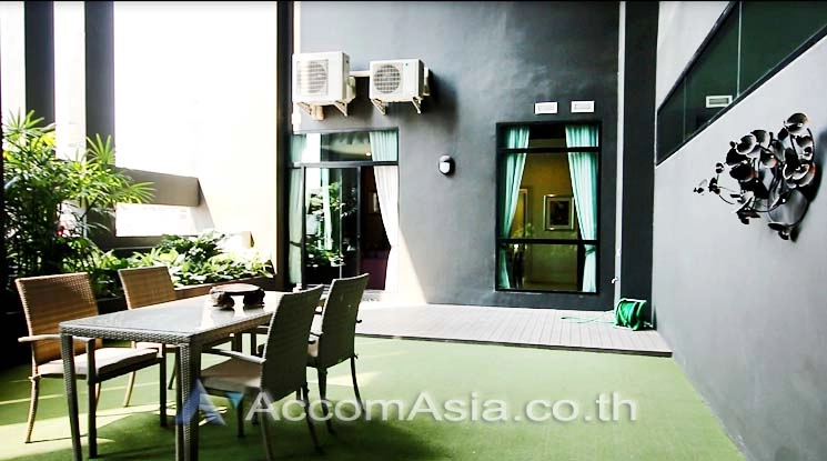  3 Bedrooms  Condominium For Rent in Ratchadapisek, Bangkok  near BTS Thong Lo - ARL Ramkhamhaeng (AA12967)