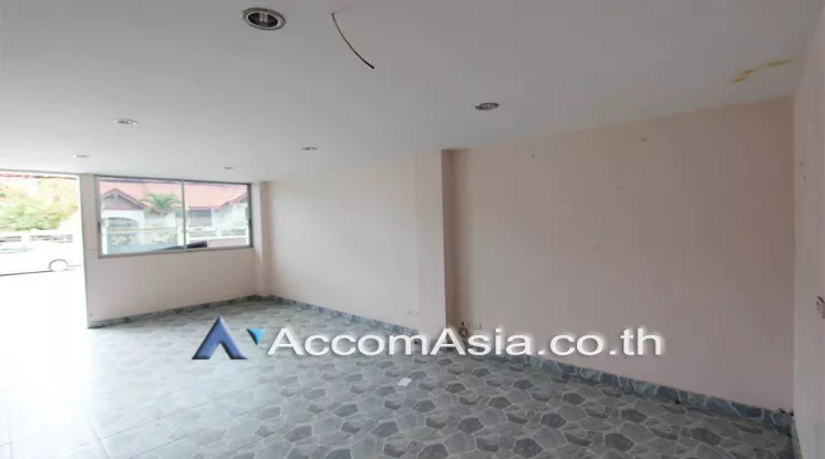 7  Shophouse For Sale in Dusit ,Bangkok  AA12995