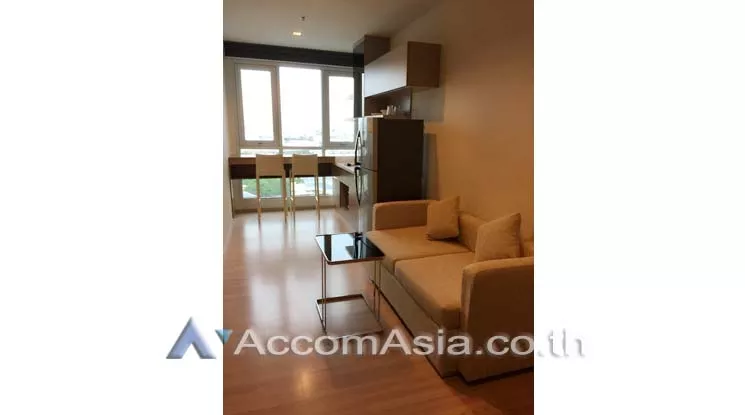  1 Bedroom  Condominium For Rent in Sathorn, Bangkok  near BTS Saphan Taksin (AA13020)