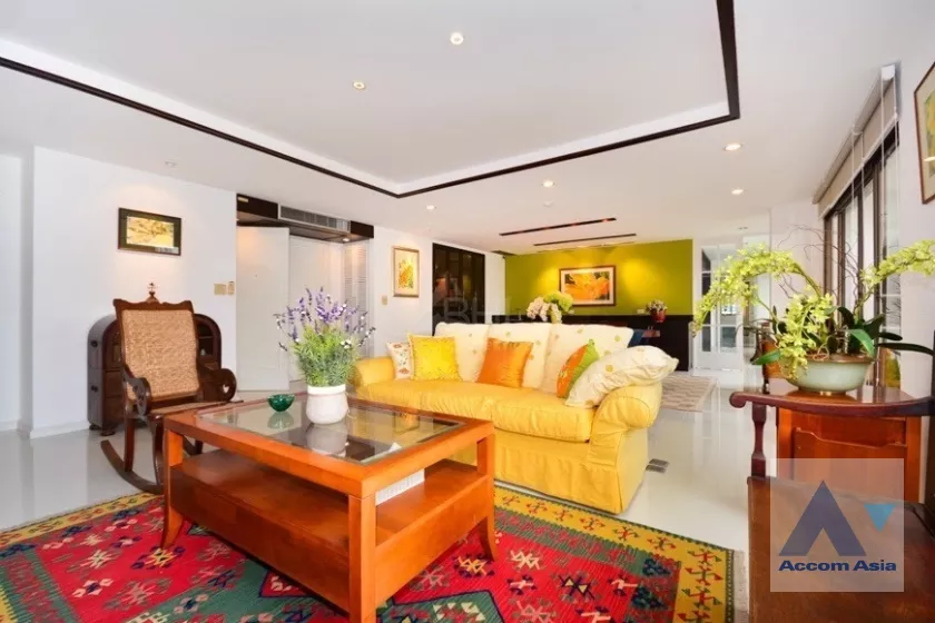  3 Bedrooms  Condominium For Rent in Ploenchit, Bangkok  near BTS Ploenchit (AA13034)