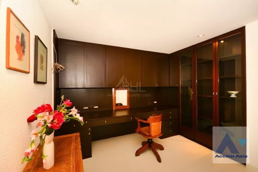 7  3 br Condominium For Rent in Ploenchit ,Bangkok BTS Ploenchit at Polo Residence AA13034