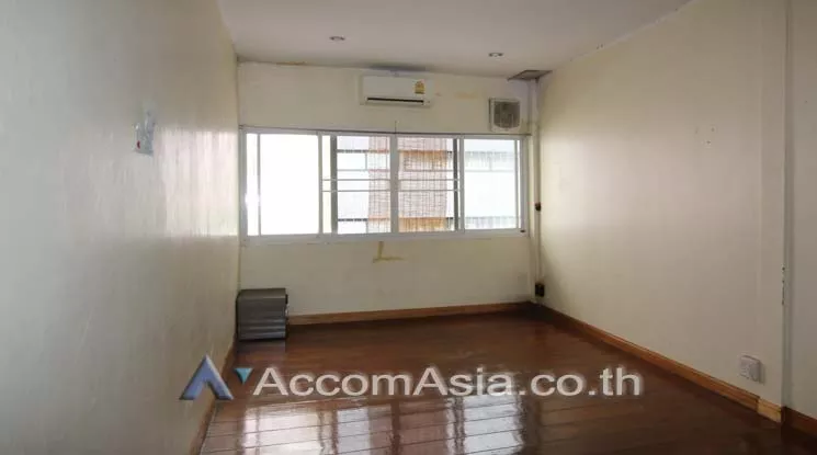 7  Townhouse For Sale in Silom ,Bangkok BTS Saphan Taksin AA13038