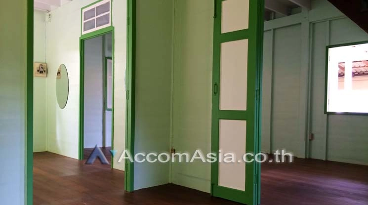 unitHome Office |  3 Bedrooms  House For Rent in Sathorn, Bangkok  near BTS Saint Louis (90425)