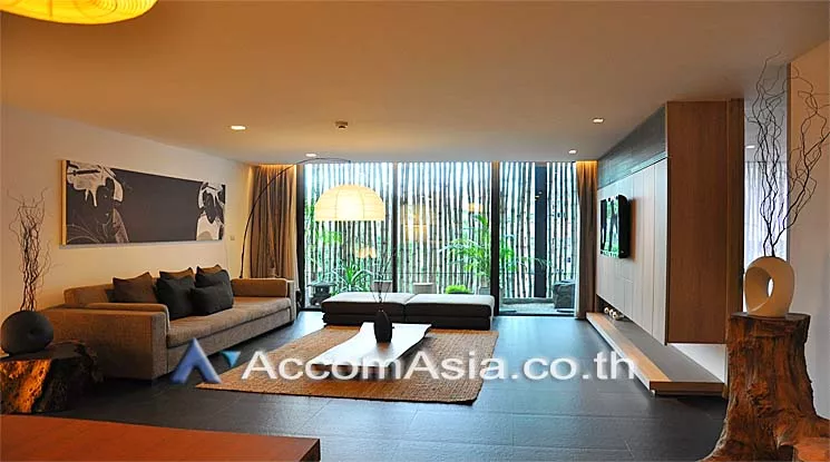 unit 2 Bedrooms  Apartment For Rent in Sukhumvit, Bangkok  near BTS Ekkamai (AA13119)