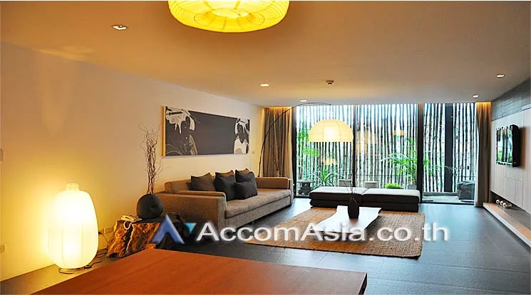  2 Bedrooms  Apartment For Rent in Sukhumvit, Bangkok  near BTS Ekkamai (AA13119)
