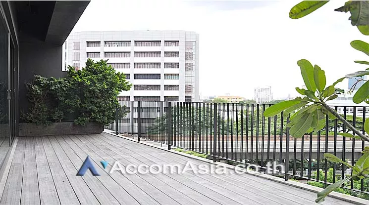  2 Bedrooms  Apartment For Rent in Sukhumvit, Bangkok  near BTS Ekkamai (AA13121)