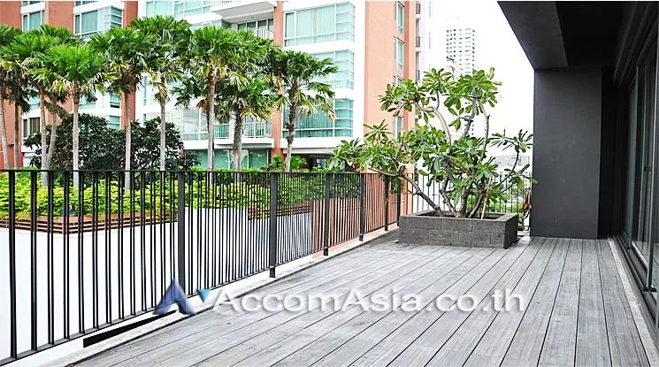 unit 2 Bedrooms  Apartment For Rent in Sukhumvit, Bangkok  near BTS Ekkamai (AA13121)