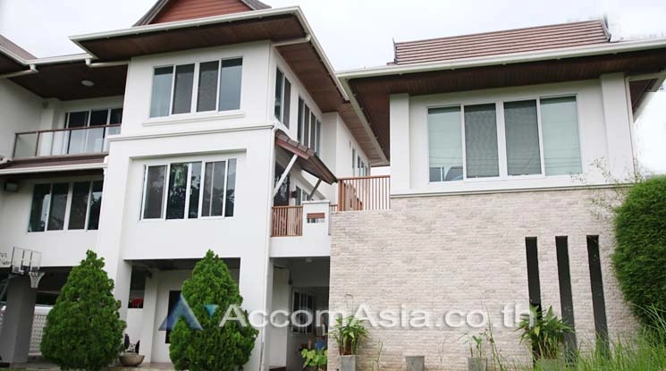 unitHome Office, Private Swimming Pool, Pet friendly |  4 Bedrooms  House For Rent in Sukhumvit, Bangkok  near BTS Ekkamai (AA13128)