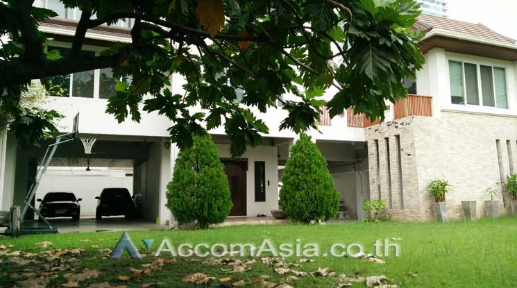 unitHome Office, Private Swimming Pool, Pet friendly |  4 Bedrooms  House For Rent in Sukhumvit, Bangkok  near BTS Ekkamai (AA13128)