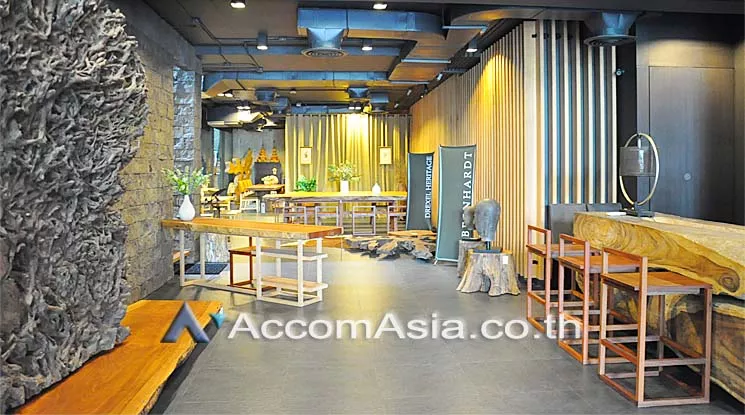  1  Retail / Showroom For Rent in Sukhumvit ,Bangkok BTS Ekkamai at Retail Space for rent AA13146