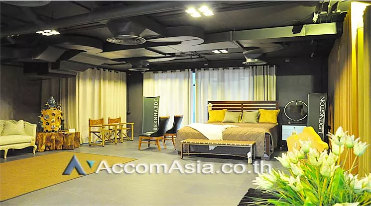 16  Retail / Showroom For Rent in Sukhumvit ,Bangkok BTS Ekkamai at Retail Space for rent AA13146