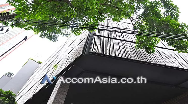 20  Retail / Showroom For Rent in Sukhumvit ,Bangkok BTS Ekkamai at Retail Space for rent AA13146