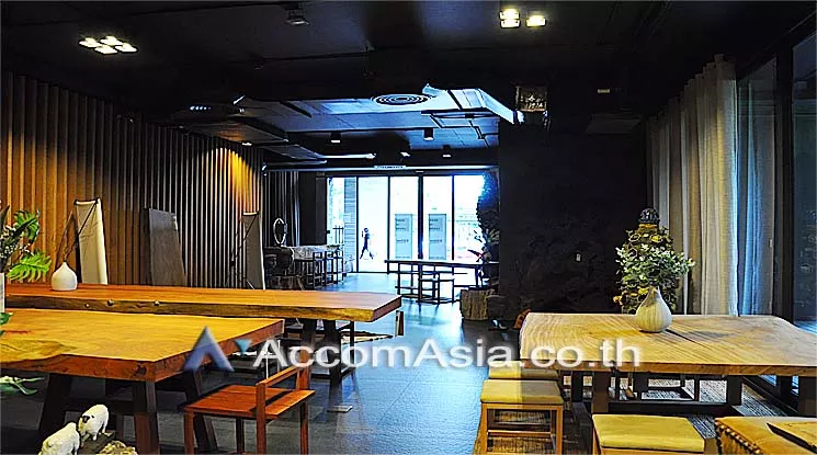 4  Retail / Showroom For Rent in Sukhumvit ,Bangkok BTS Ekkamai at Retail Space for rent AA13146