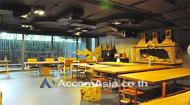5  Retail / Showroom For Rent in Sukhumvit ,Bangkok BTS Ekkamai at Retail Space for rent AA13146