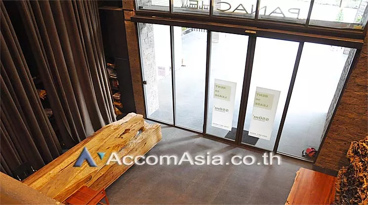 7  Retail / Showroom For Rent in Sukhumvit ,Bangkok BTS Ekkamai at Retail Space for rent AA13146