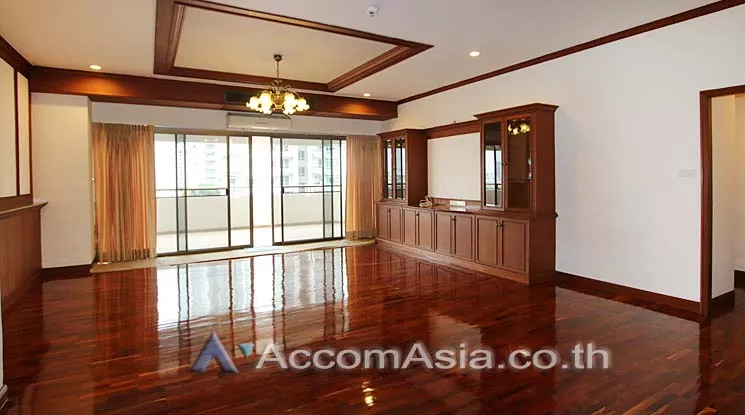  3 Bedrooms  Condominium For Sale in Sukhumvit, Bangkok  near BTS Nana (AA13175)
