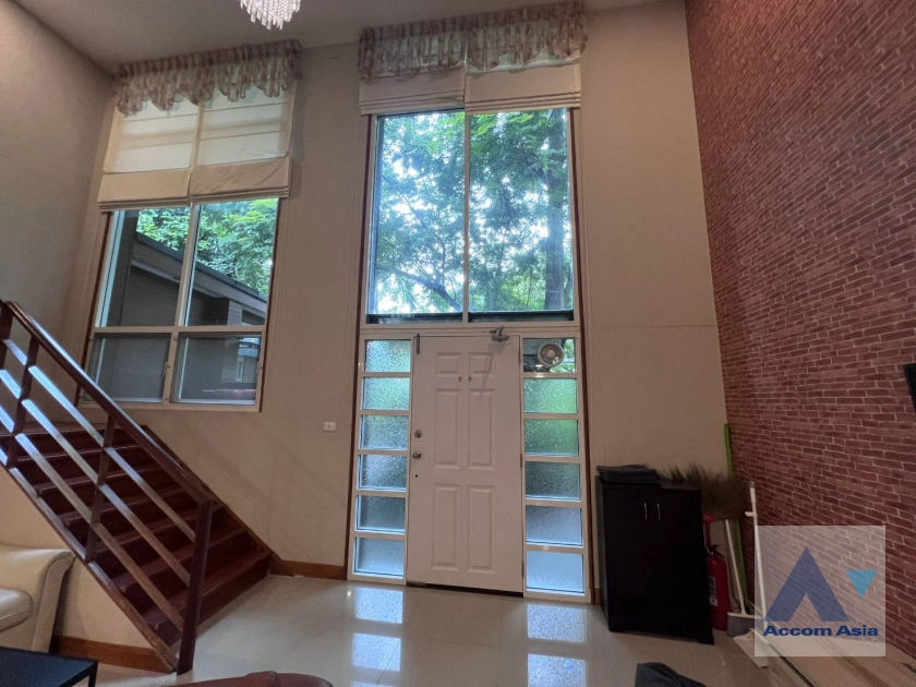 unitPet friendly |  3 Bedrooms  Townhouse For Rent & Sale in Sukhumvit, Bangkok  near BTS Thong Lo (AA13200)