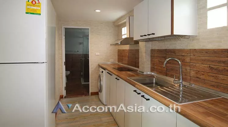  2 Bedrooms  Townhouse For Rent in Sukhumvit, Bangkok  near BTS Thong Lo (AA13200)