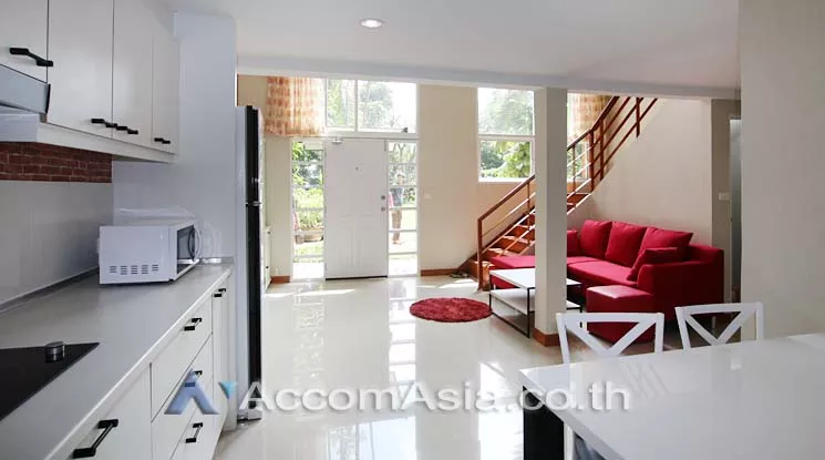  2 Bedrooms  Townhouse For Rent in Sukhumvit, Bangkok  near BTS Thong Lo (AA13202)