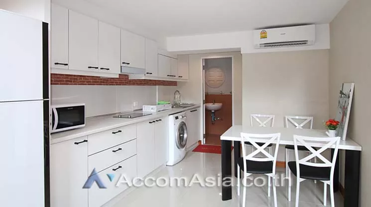 3 Bedrooms  Townhouse For Rent in Sukhumvit, Bangkok  near BTS Thong Lo (AA13203)