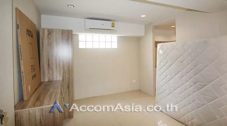 unit 2 Bedrooms  Townhouse For Rent in Sukhumvit, Bangkok  near BTS Thong Lo (AA13205)