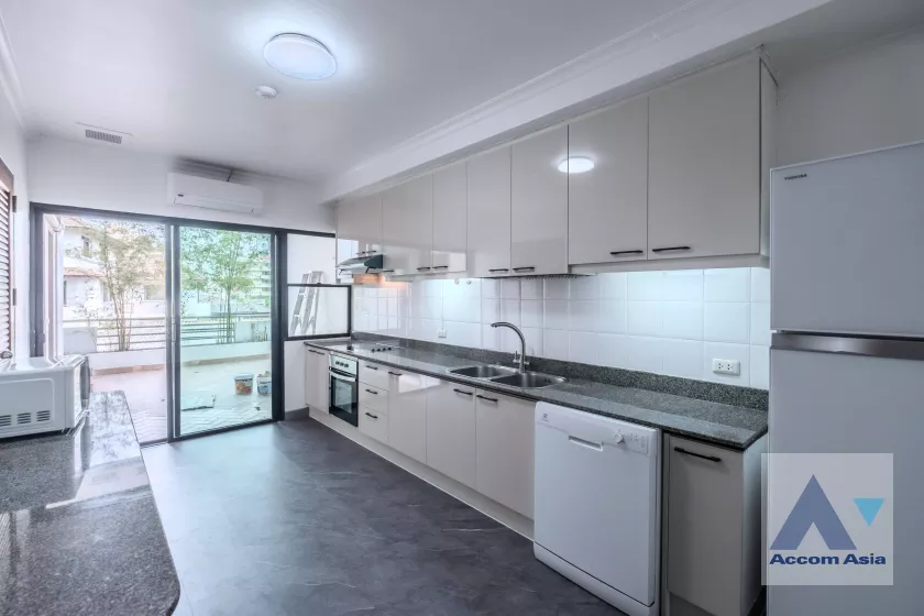 unit 3 Bedrooms  Apartment For Rent in Sukhumvit, Bangkok  near BTS Thong Lo (AA13207)