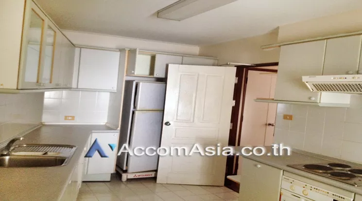 3 Bedrooms  Condominium For Sale in ,   (AA13221)