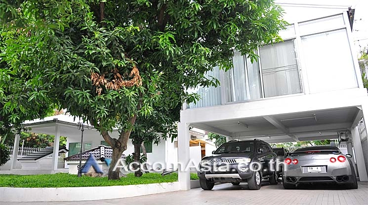 4  5 br House for rent and sale in Phaholyothin ,Bangkok BTS Saphan-Kwai AA13362