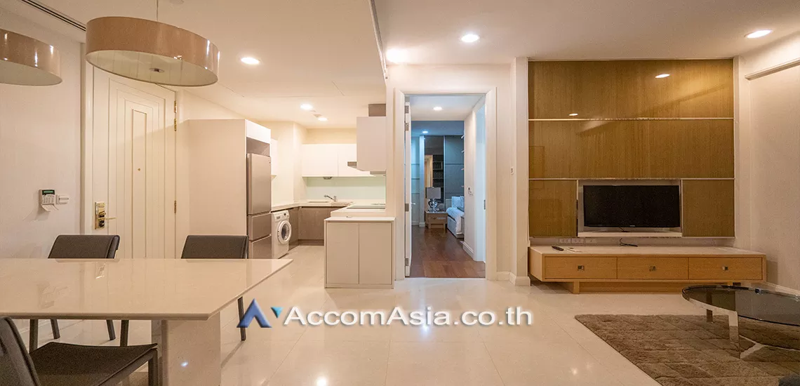 2 Bedrooms  Condominium For Rent in Ploenchit, Bangkok  near BTS Chitlom (AA13390)