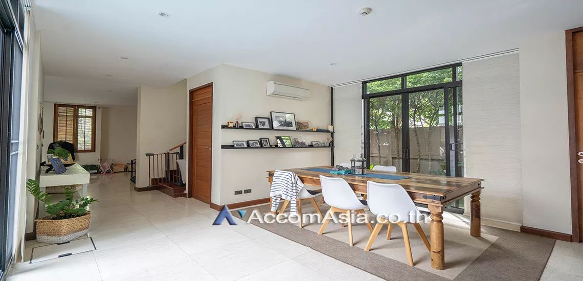 6  4 br House For Rent in Sukhumvit ,Bangkok BTS Phrom Phong at Emporium Pool Compound AA13419