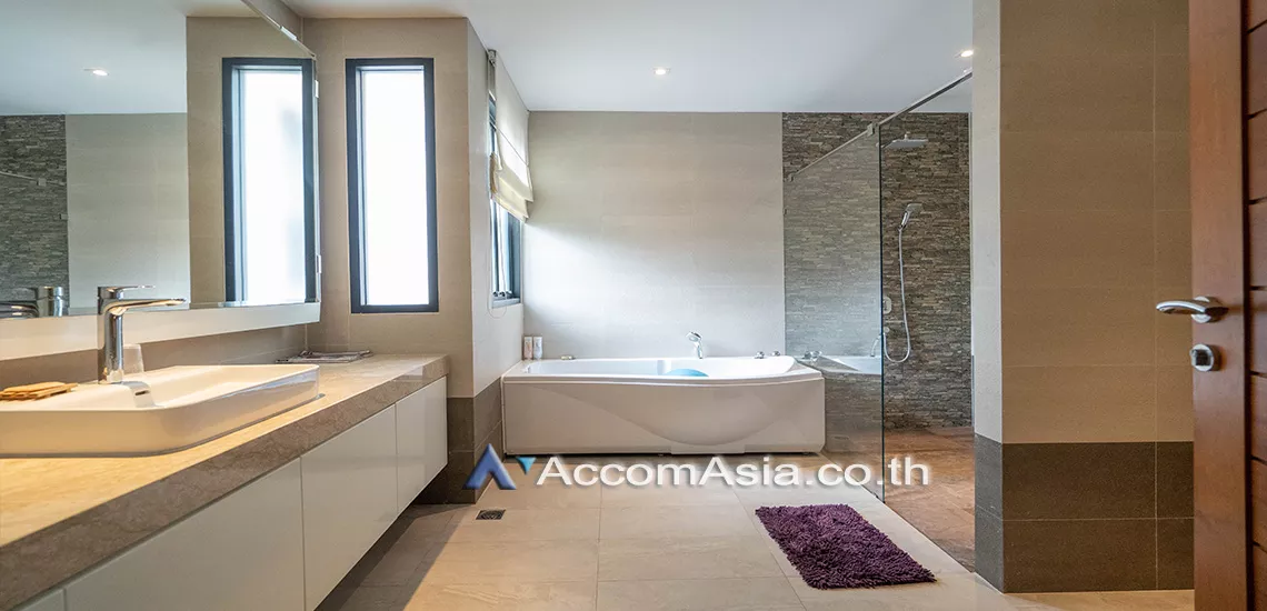 14  4 br House For Rent in Sukhumvit ,Bangkok BTS Phrom Phong at Emporium Pool Compound AA13419