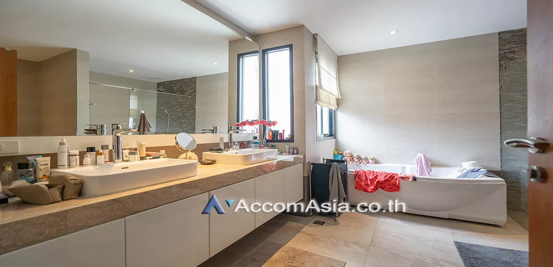 12  4 br House For Rent in Sukhumvit ,Bangkok BTS Phrom Phong at Emporium Pool Compound AA13419