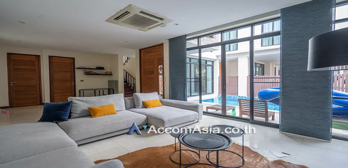Private Swimming Pool |  4 Bedrooms  House For Rent in Sukhumvit, Bangkok  near BTS Phrom Phong (AA13419)