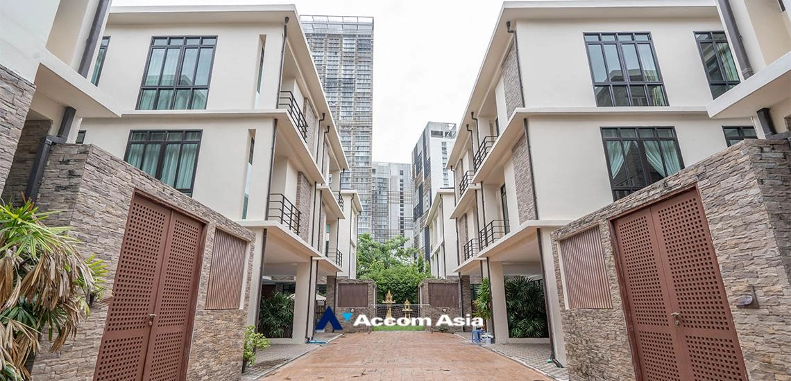  1  4 br House For Rent in Sukhumvit ,Bangkok BTS Phrom Phong at Emporium Pool Compound AA13420