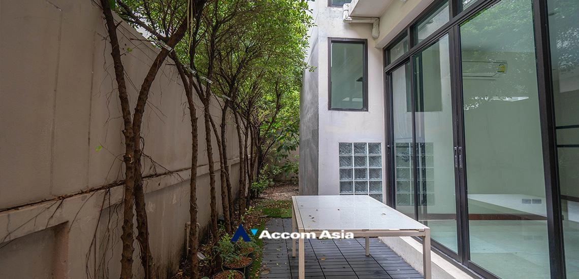 7  4 br House For Rent in Sukhumvit ,Bangkok BTS Phrom Phong at Emporium Pool Compound AA13420