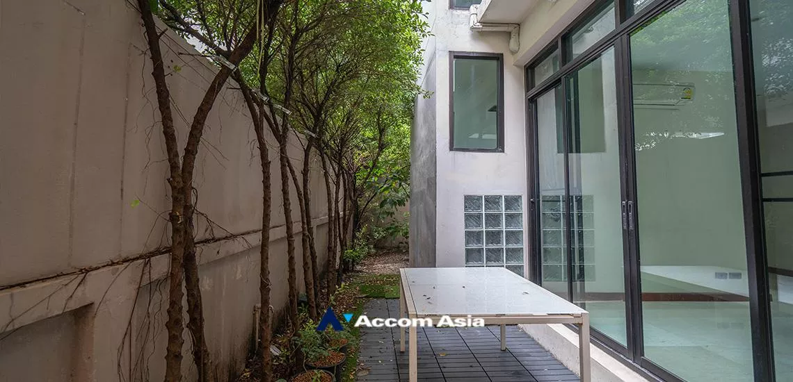 6  4 br House For Rent in Sukhumvit ,Bangkok BTS Phrom Phong at Emporium Pool Compound AA13420