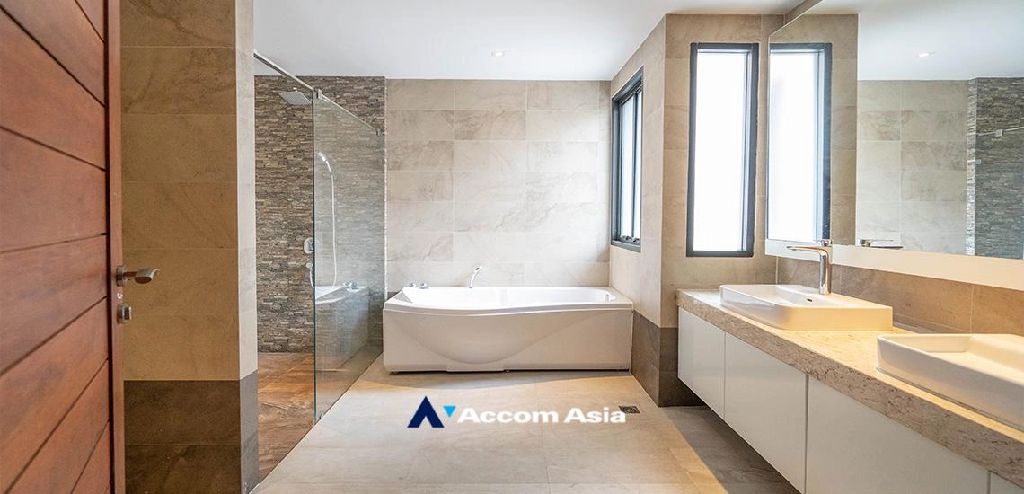 23  4 br House For Rent in Sukhumvit ,Bangkok BTS Phrom Phong at Emporium Pool Compound AA13420