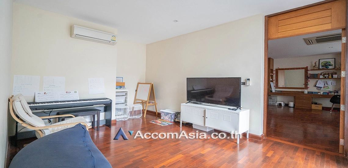 unitPrivate Swimming Pool, Pet friendly |  Minimalist Box-Shape Home with Natural Light and Utility Room (AA13422)